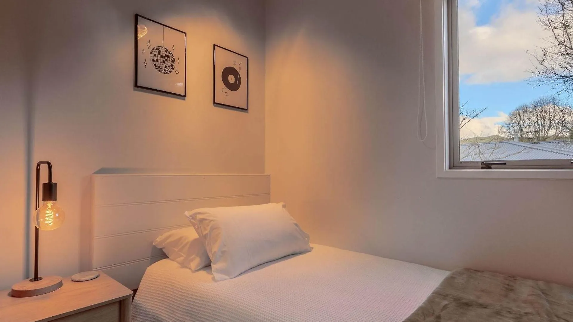 펜션 Inn Lewis - Beside The Redwoods With Spa Pool 로토루아 뉴질랜드
