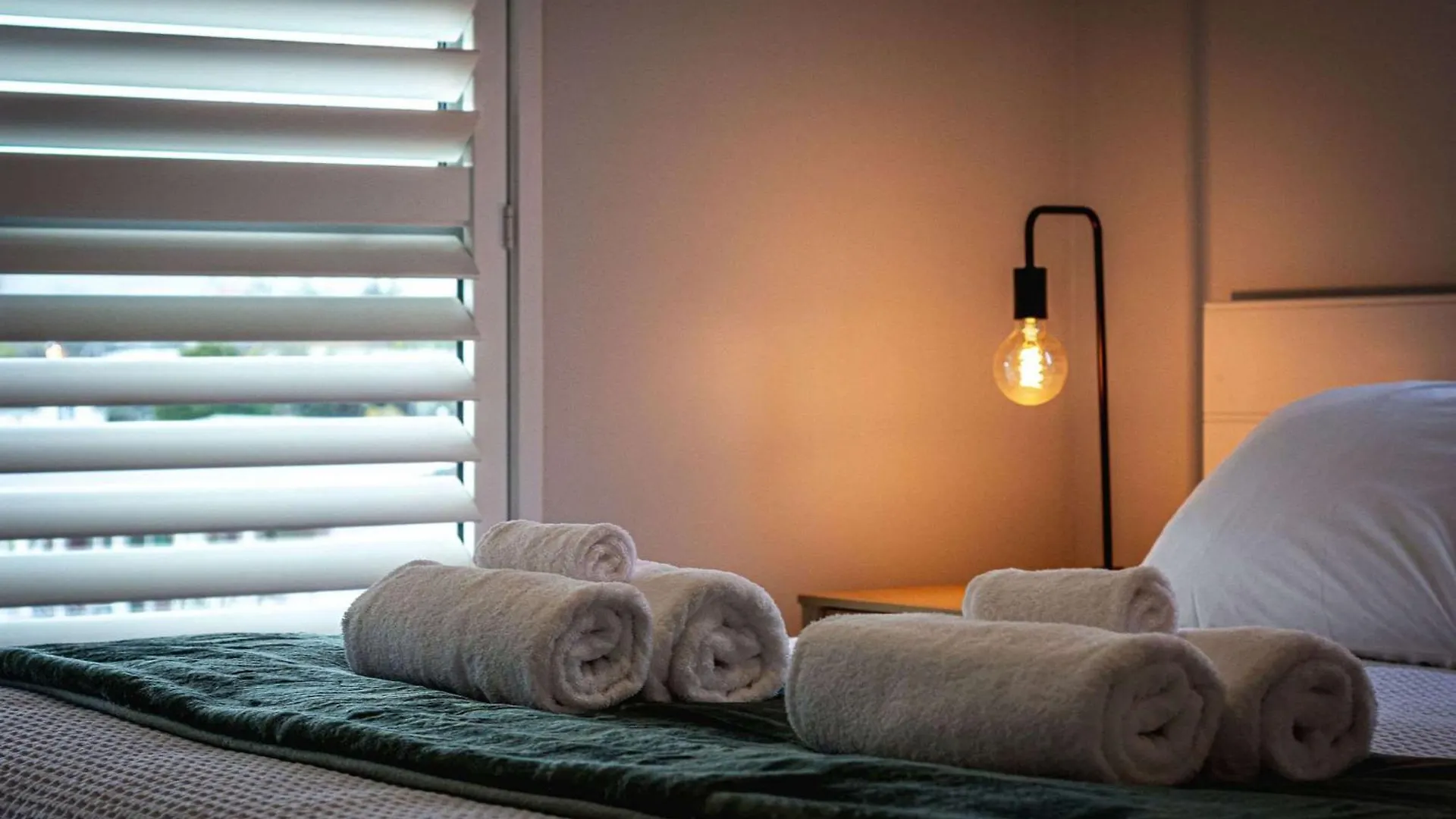 Inn Lewis - Beside The Redwoods With Spa Pool 로토루아